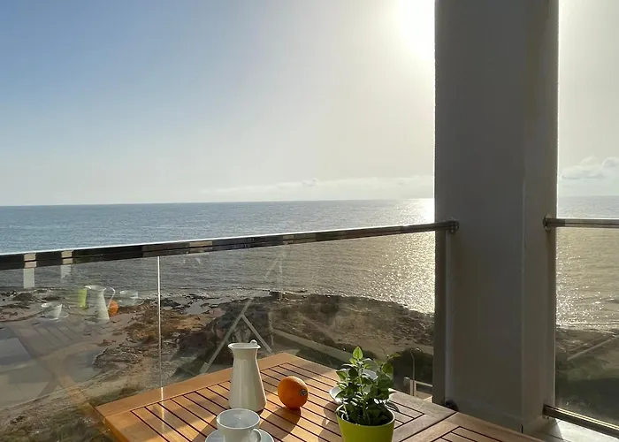 Mirando A Dos Mares